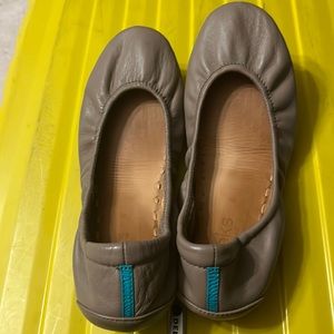 Tieks flats